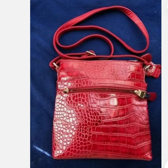 Marc Chantal Red Croc Leather Handbag Shoulder Strap Gold Accents Zip Close. - Picture 2 of 14